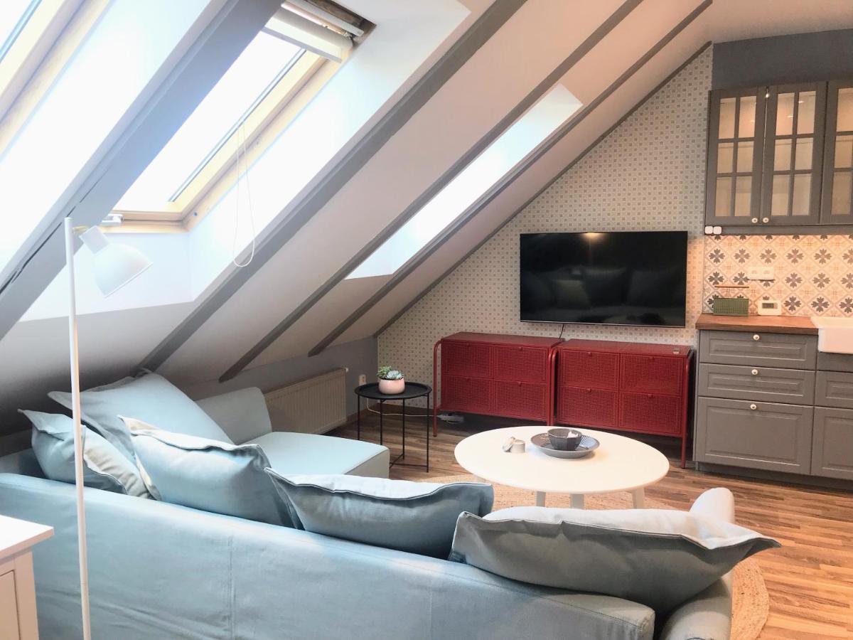 Attic Apartment On Waterfront / View / Netflix Prague Ngoại thất bức ảnh