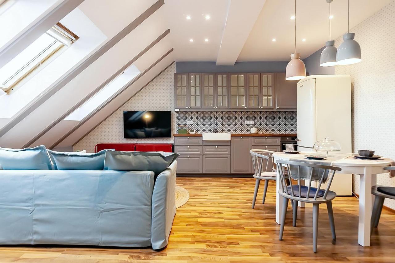 Attic Apartment On Waterfront / View / Netflix Prague Ngoại thất bức ảnh