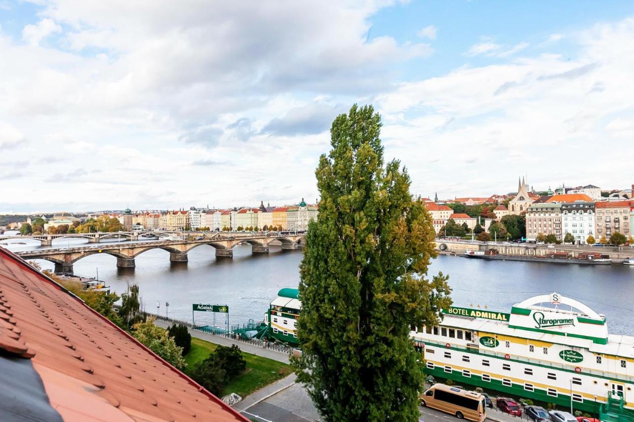 Attic Apartment On Waterfront / View / Netflix Prague Ngoại thất bức ảnh